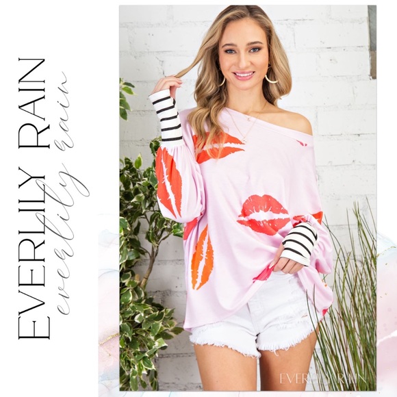 Super Cute Lip Print Top with Thumbholes - Picture 8 of 11